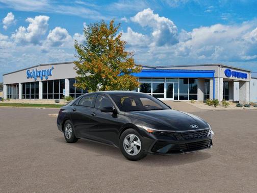 Black 2026 Hyundai ELANTRA SE