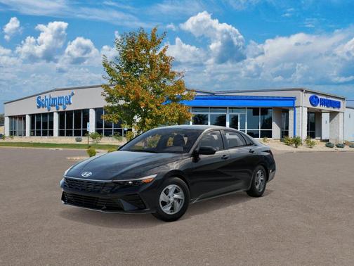 Black 2026 Hyundai ELANTRA SE