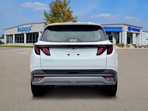 White Pearl 2026 Hyundai TUCSON SE