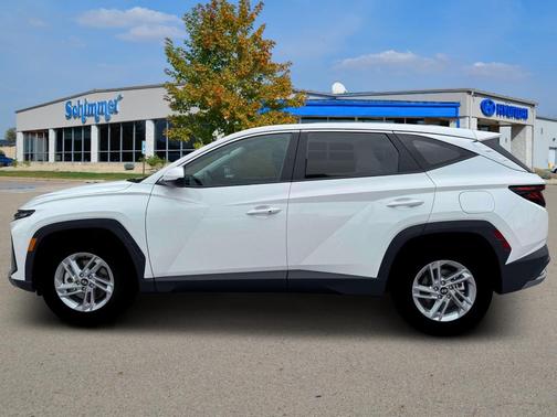 White Pearl 2026 Hyundai TUCSON SE