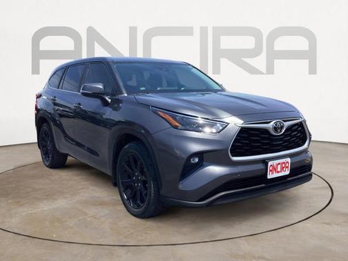 Gray 2023 Toyota Highlander LE