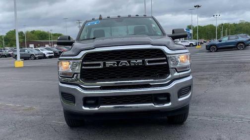 Diamond Black Crystal Pearlcoat 2019 RAM 3500 Tradesman Regular Cab 4x4 8' Box