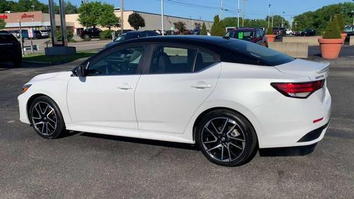 Aspen White Tricoat/Super Black 2024 Nissan Sentra SR