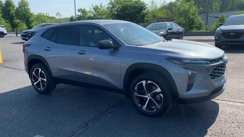 Sterling Gray Metallic 2025 Chevrolet Trax FWD 1RS
