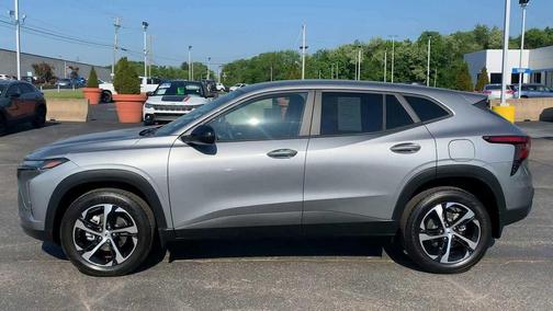 Sterling Gray Metallic 2025 Chevrolet Trax FWD 1RS