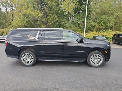 2023 Chevrolet Suburban LT