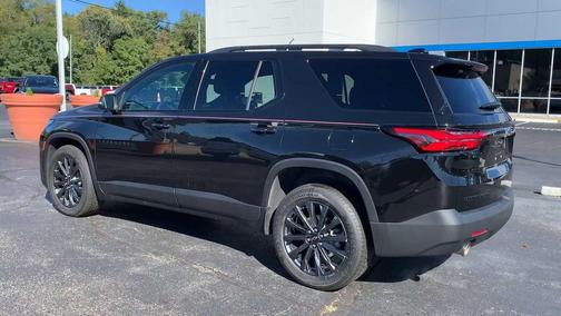Mosaic Black Metallic 2023 Chevrolet Traverse RS