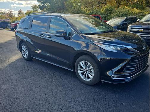 2024 Toyota Sienna Limited 7-Passenger