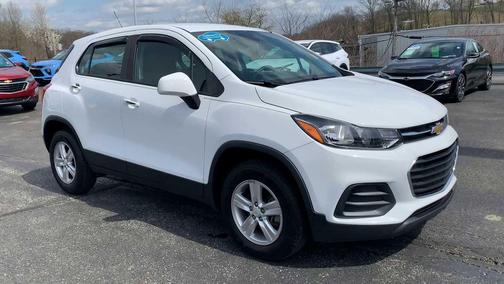 Summit White 2018 Chevrolet Trax LS