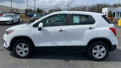 Summit White 2018 Chevrolet Trax LS