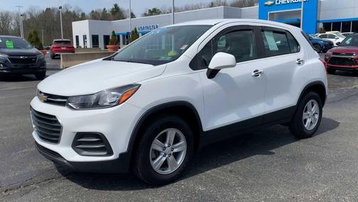 Summit White 2018 Chevrolet Trax LS