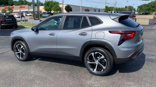 Sterling Gray Metallic 2024 Chevrolet Trax FWD 1RS