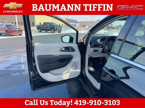 Diamond Black 2024 Chrysler Pacifica Touring-L