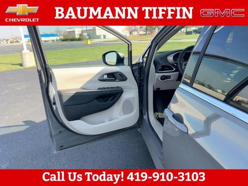 2023 Chrysler Pacifica Touring-L