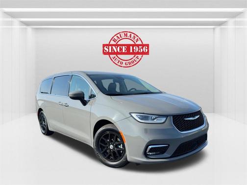 2023 Chrysler Pacifica Touring-L