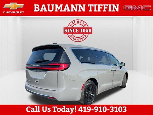 2023 Chrysler Pacifica Touring-L