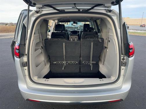 2024 Chrysler Pacifica Touring-L