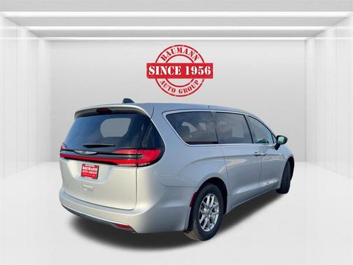 2024 Chrysler Pacifica Touring-L