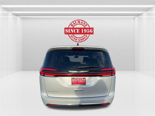 2024 Chrysler Pacifica Touring-L