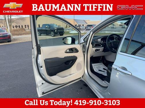 Silver Mist Clearcoat 2024 Chrysler Pacifica Touring-L