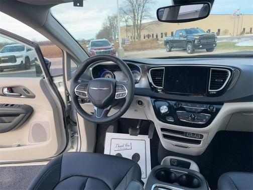 2024 Chrysler Pacifica Touring-L