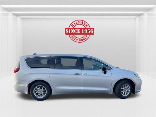 2024 Chrysler Pacifica Touring-L