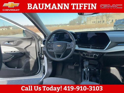 Summit White 2025 Chevrolet Trax LT