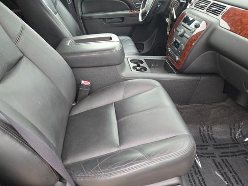 Black 2013 Chevrolet Avalanche LT