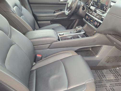 2024 Nissan Pathfinder SL 4WD