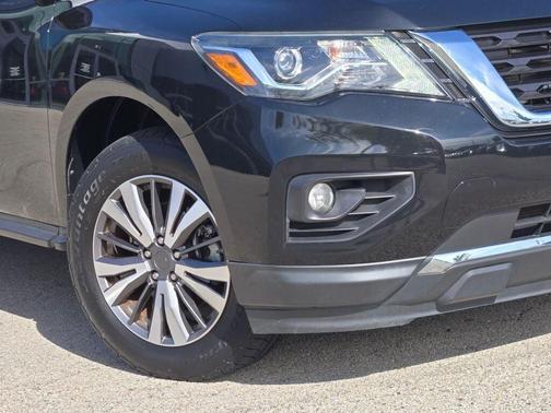 2017 Nissan Pathfinder SV