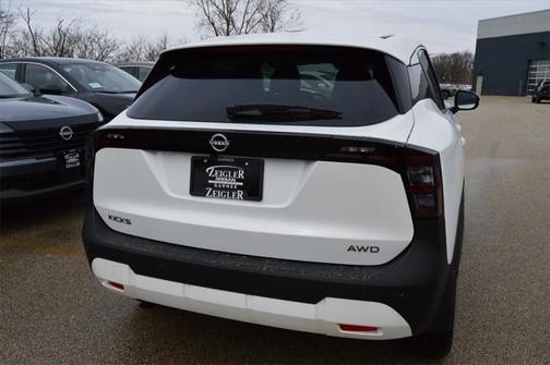 2025 Nissan Kicks SV