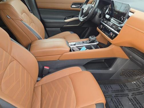 2022 Nissan Pathfinder Platinum 4WD