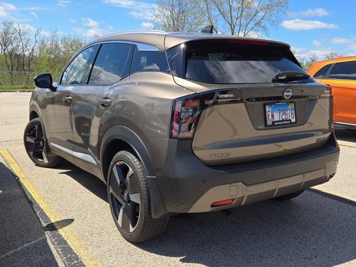 Canyon Bronze Metallic 2026 Nissan Kicks SR