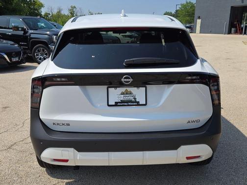 2025 Nissan Kicks SV