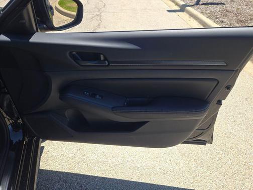Super Black Clearcoat 2026 Nissan Altima 2.5 SV