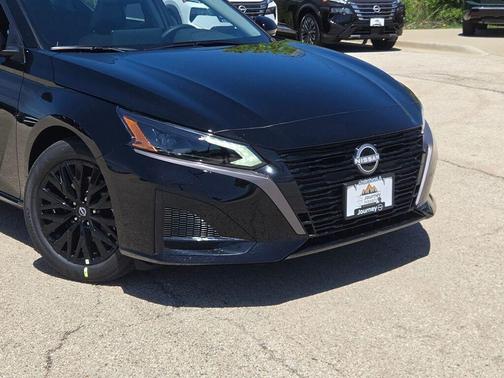 Super Black Clearcoat 2026 Nissan Altima 2.5 SV