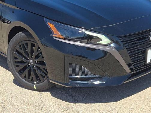 Super Black Clearcoat 2026 Nissan Altima 2.5 SV