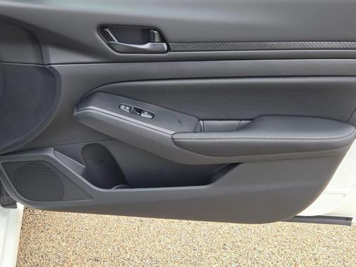 Pearl White Tricoat 2026 Nissan Altima 2.5 SV