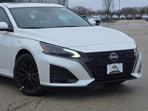 Pearl White Tricoat 2026 Nissan Altima 2.5 SV