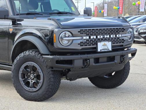 Shadow Black 2023 Ford Bronco Badlands