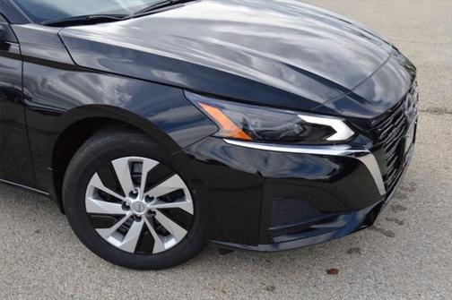 2025 Nissan Altima S FWD