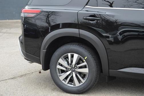 2025 Nissan Pathfinder SL 4WD