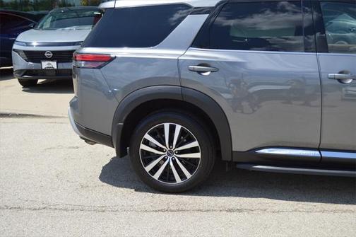 2024 Nissan Pathfinder Platinum 4WD