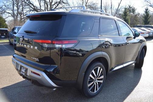 2025 Nissan Pathfinder Platinum 4WD