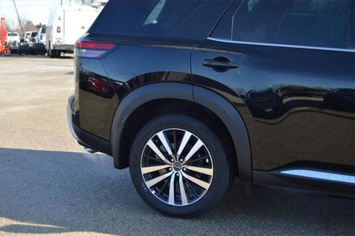 2025 Nissan Pathfinder Platinum 4WD