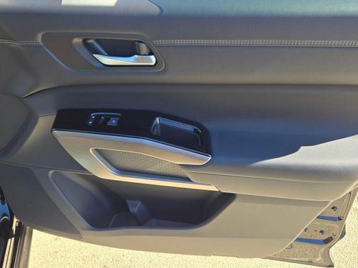 2025 Nissan Pathfinder Platinum 4WD