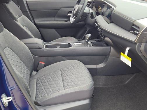 Deep Blue Pearl 2027 Nissan Kicks SV