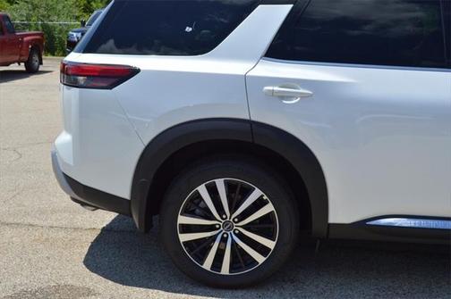 2025 Nissan Pathfinder Platinum 4WD
