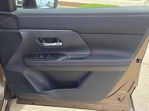 Canyon Bronze Metallic 2026 Nissan Kicks SR