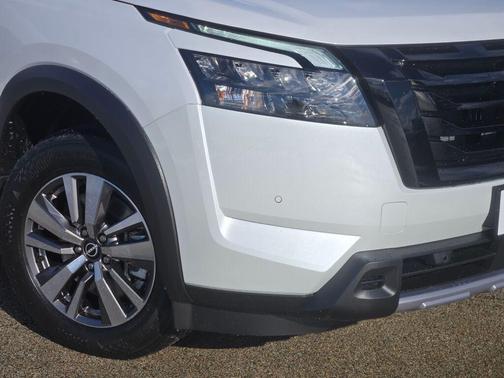 2025 Nissan Pathfinder SL 4WD